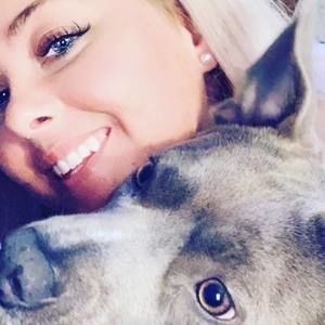 Meet your Posher, Becca